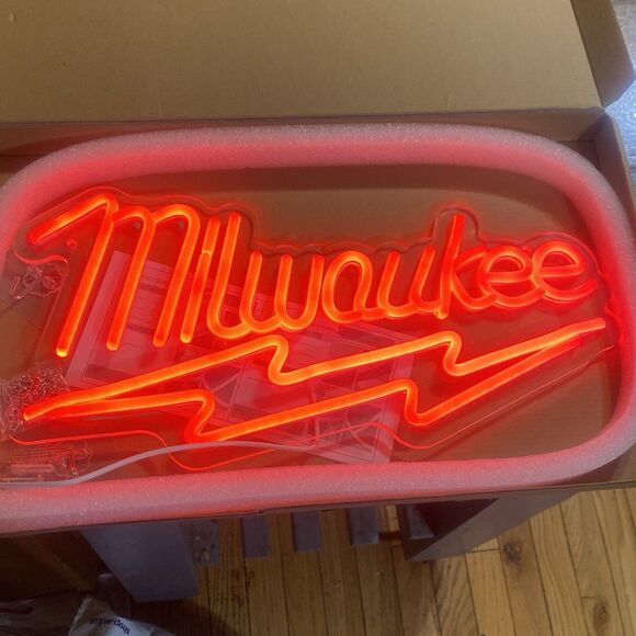 MILWAUKEE LED NEON LIGHT SIGN USB TOOLS MAN CAVE SHED WALL ART DÉCOR NEW IN BOX - Picture 3 of 8